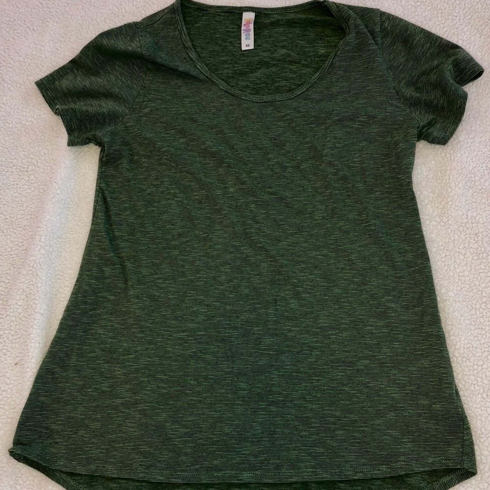 LuLaRoe Classic Tee Green Spacedye XS fits like M